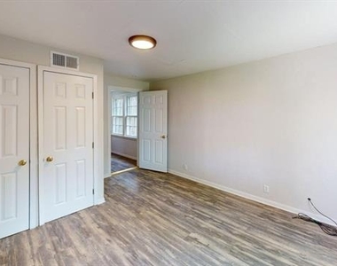 224 W Hull Street - Photo Thumbnail 10