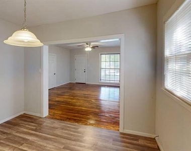 224 W Hull Street - Photo Thumbnail 8