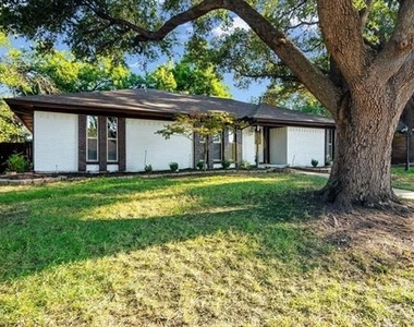 2416 Kimberly Lane - Photo Thumbnail 9