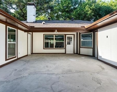 2416 Kimberly Lane - Photo Thumbnail 8