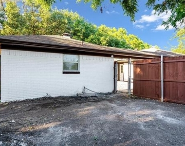 2416 Kimberly Lane - Photo Thumbnail 2
