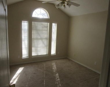 5280 Western Plains Avenue - Photo Thumbnail 8