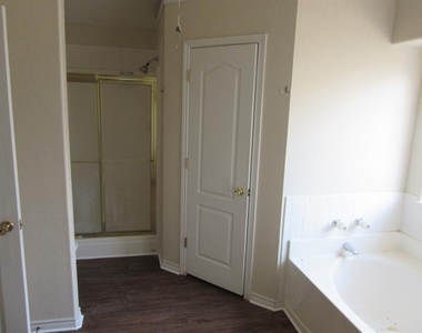 5280 Western Plains Avenue - Photo Thumbnail 7