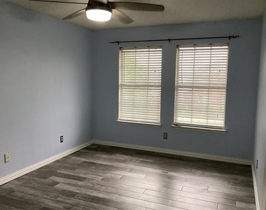 7774 Park Downs Drive - Photo Thumbnail 16