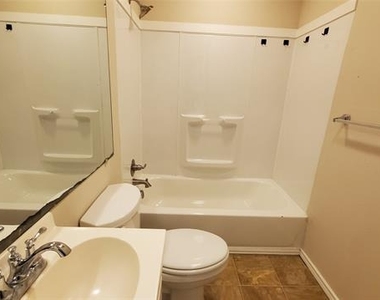 1237 S Waco Street - Photo Thumbnail 8