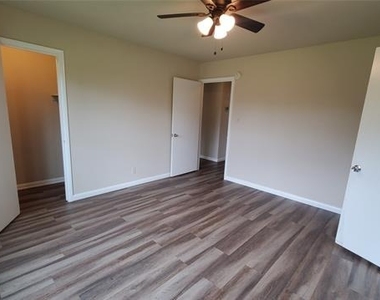 1237 S Waco Street - Photo Thumbnail 7