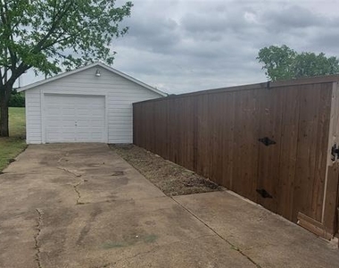 1237 S Waco Street - Photo Thumbnail 13