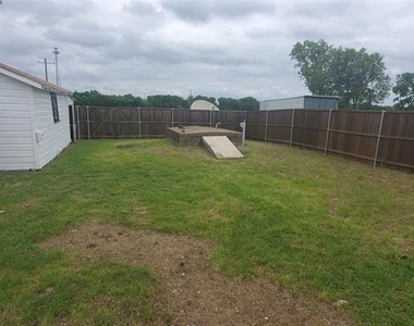 1237 S Waco Street - Photo Thumbnail 17