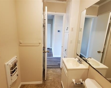 1237 S Waco Street - Photo Thumbnail 9