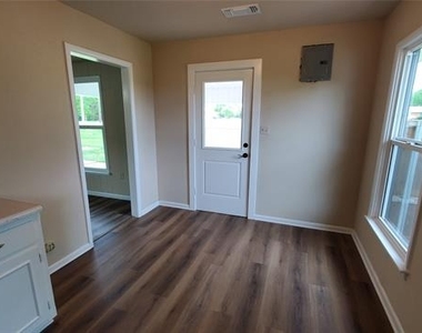 1237 S Waco Street - Photo Thumbnail 3