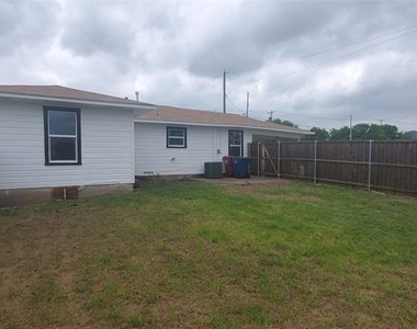 1237 S Waco Street - Photo Thumbnail 16