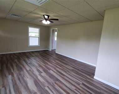 1237 S Waco Street - Photo Thumbnail 12