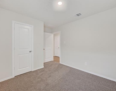 3918 Applewood Trail - Photo Thumbnail 12