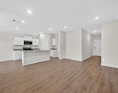 3918 Applewood Trail - Photo Thumbnail 2