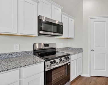 3918 Applewood Trail - Photo Thumbnail 4