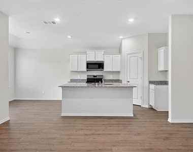 3918 Applewood Trail - Photo Thumbnail 3