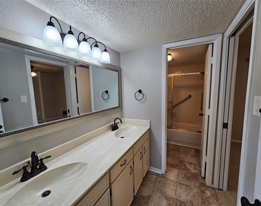 601 Harvest Hill Street - Photo Thumbnail 18