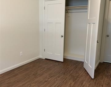 3240 Sandage Avenue - Photo Thumbnail 16