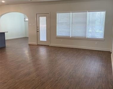 3240 Sandage Avenue - Photo Thumbnail 9
