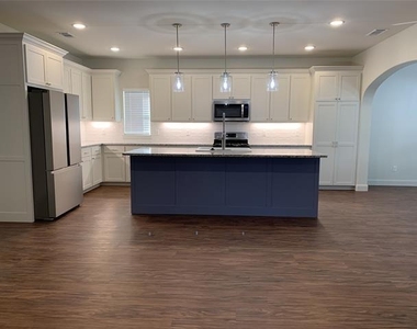 3240 Sandage Avenue - Photo Thumbnail 4