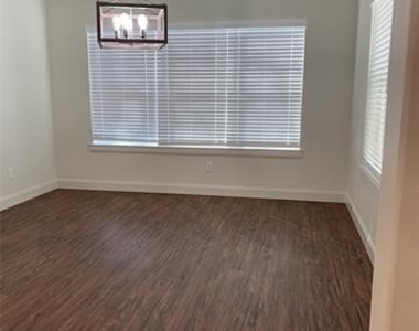 3240 Sandage Avenue - Photo Thumbnail 8
