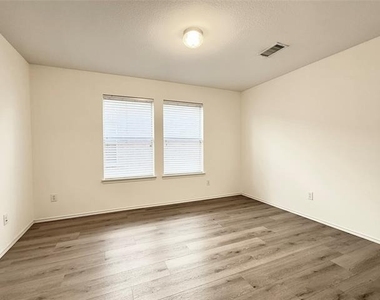 10208 Coolidge Drive - Photo Thumbnail 12