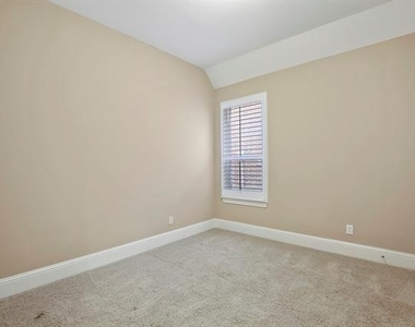 13732 Eleanor Avenue - Photo Thumbnail 30