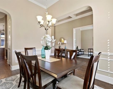 13732 Eleanor Avenue - Photo Thumbnail 9