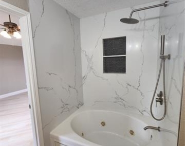 907 Live Oak Drive - Photo Thumbnail 10