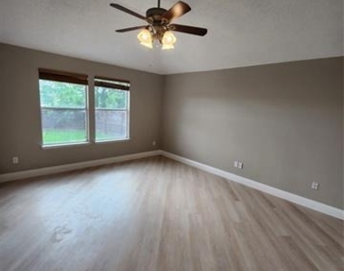 907 Live Oak Drive - Photo Thumbnail 6