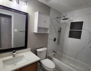 907 Live Oak Drive - Photo Thumbnail 5