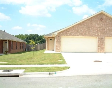 936 Sylvia Street - Photo Thumbnail 1