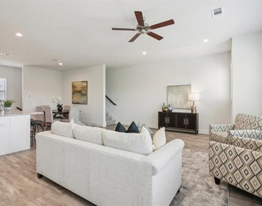 104 Samuel Street - Photo Thumbnail 4