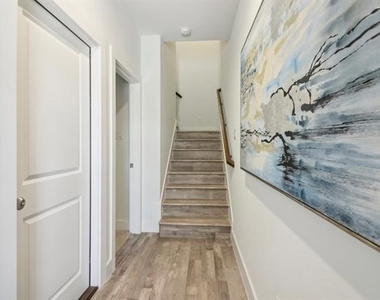104 Samuel Street - Photo Thumbnail 17