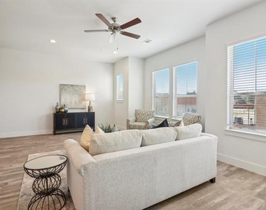 104 Samuel Street - Photo Thumbnail 3