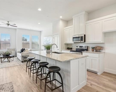 104 Samuel Street - Photo Thumbnail 11