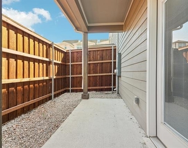 104 Samuel Street - Photo Thumbnail 34