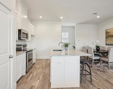 104 Samuel Street - Photo Thumbnail 12