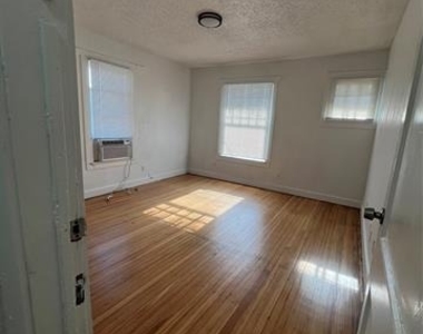 5107 Columbia Avenue - Photo Thumbnail 5