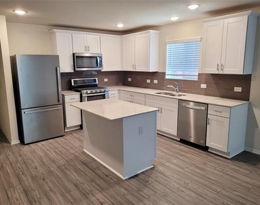 1049 Knightly Lane - Photo Thumbnail 3