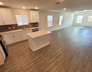 1049 Knightly Lane - Photo Thumbnail 4