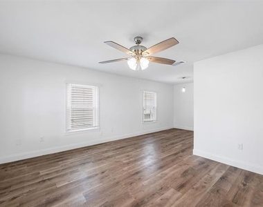 1720 Bagby Avenue - Photo Thumbnail 2