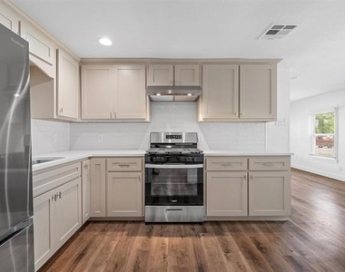 1720 Bagby Avenue - Photo Thumbnail 6