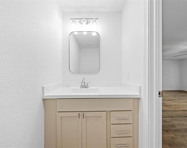 1720 Bagby Avenue - Photo Thumbnail 13