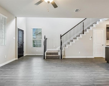 2612 Gateway Avenue - Photo Thumbnail 5
