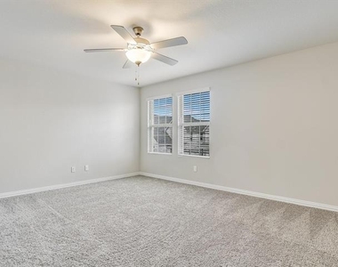 2612 Gateway Avenue - Photo Thumbnail 11