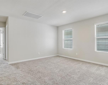 2612 Gateway Avenue - Photo Thumbnail 8