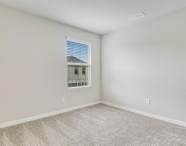 2612 Gateway Avenue - Photo Thumbnail 17