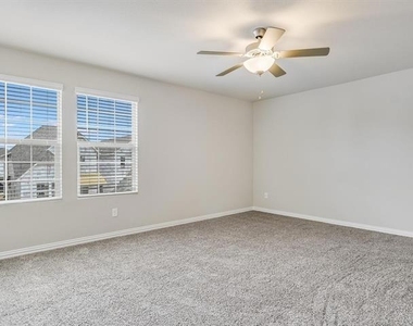 2612 Gateway Avenue - Photo Thumbnail 9