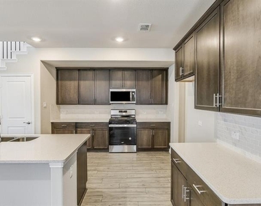 2612 Gateway Avenue - Photo Thumbnail 1